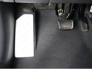 Накладка под левую ногу для Kia Rio № KIARIO17-13